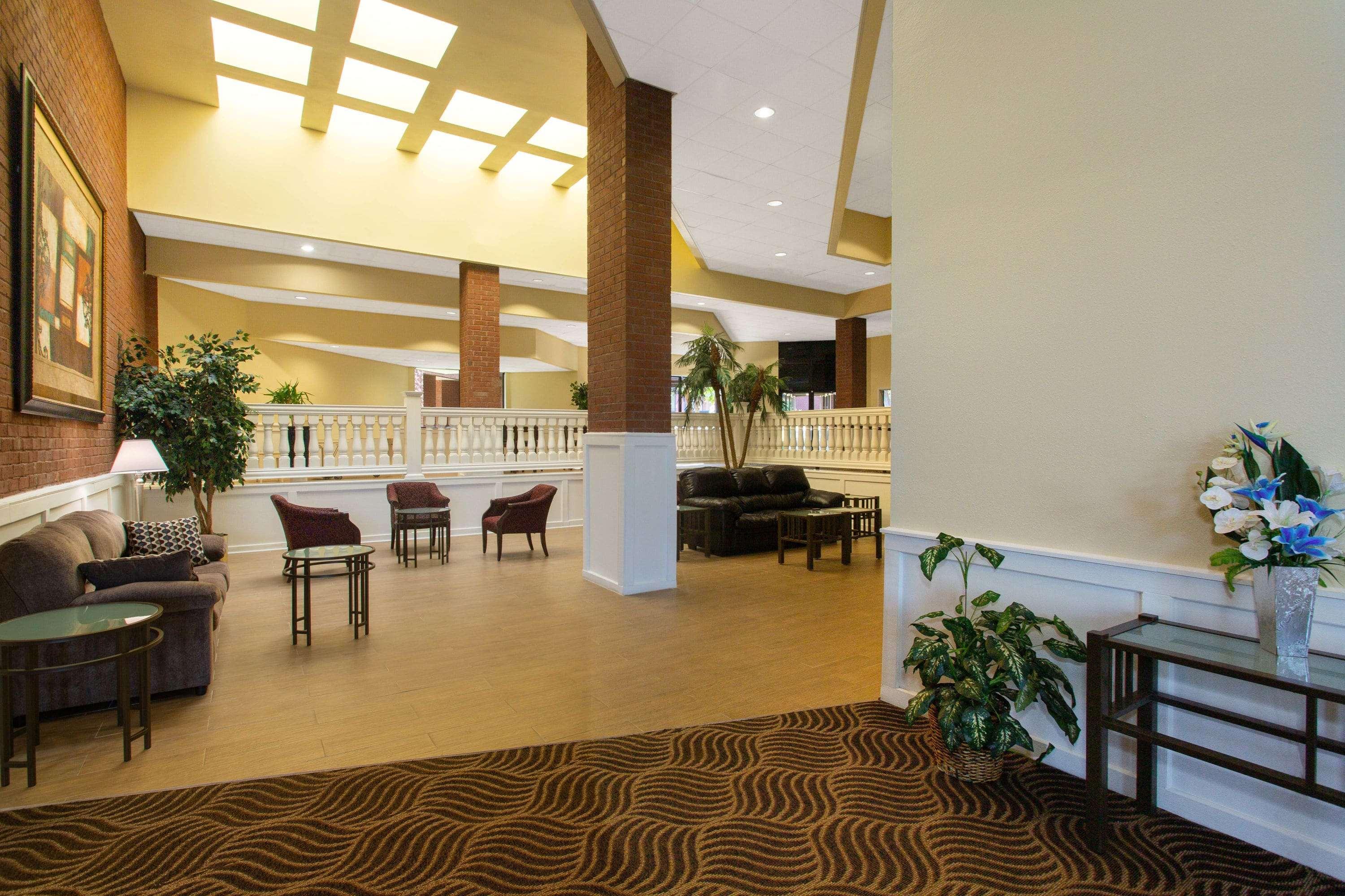 Days Inn & Suites By Wyndham Tallahassee Conf Center I-10 Exterior foto
