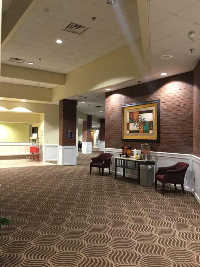 Days Inn & Suites By Wyndham Tallahassee Conf Center I-10 Exterior foto