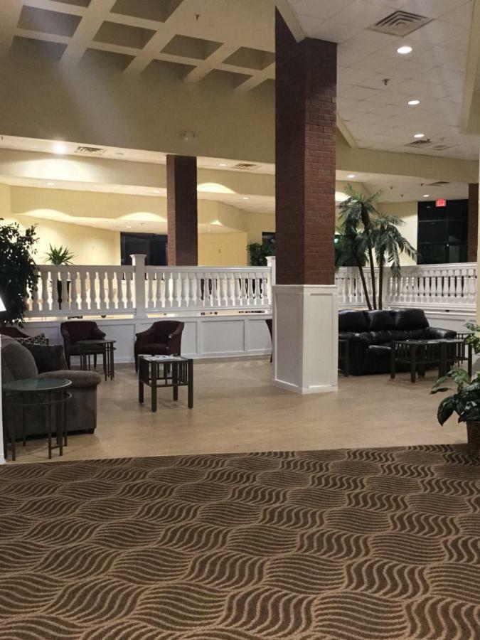 Days Inn & Suites By Wyndham Tallahassee Conf Center I-10 Exterior foto